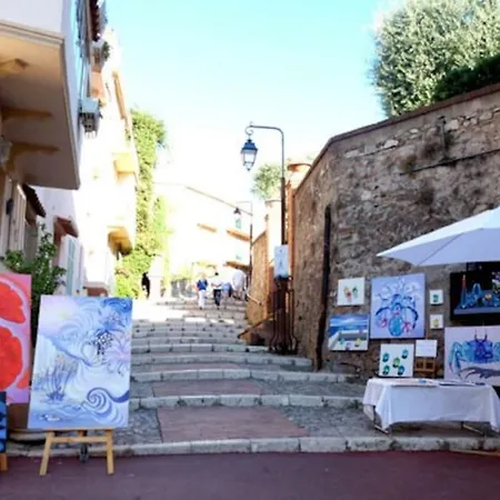 Le Panisse - - 9 Min Palais - * Cannes