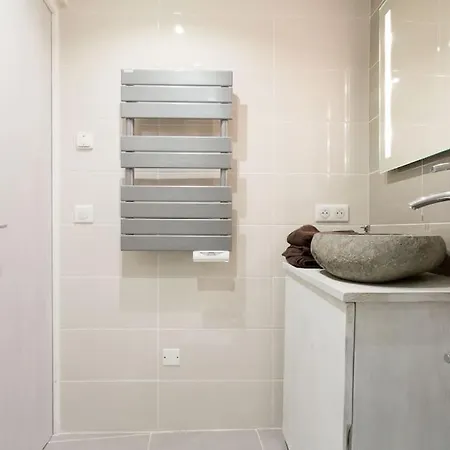 Le Panisse - - 9 Min Palais -